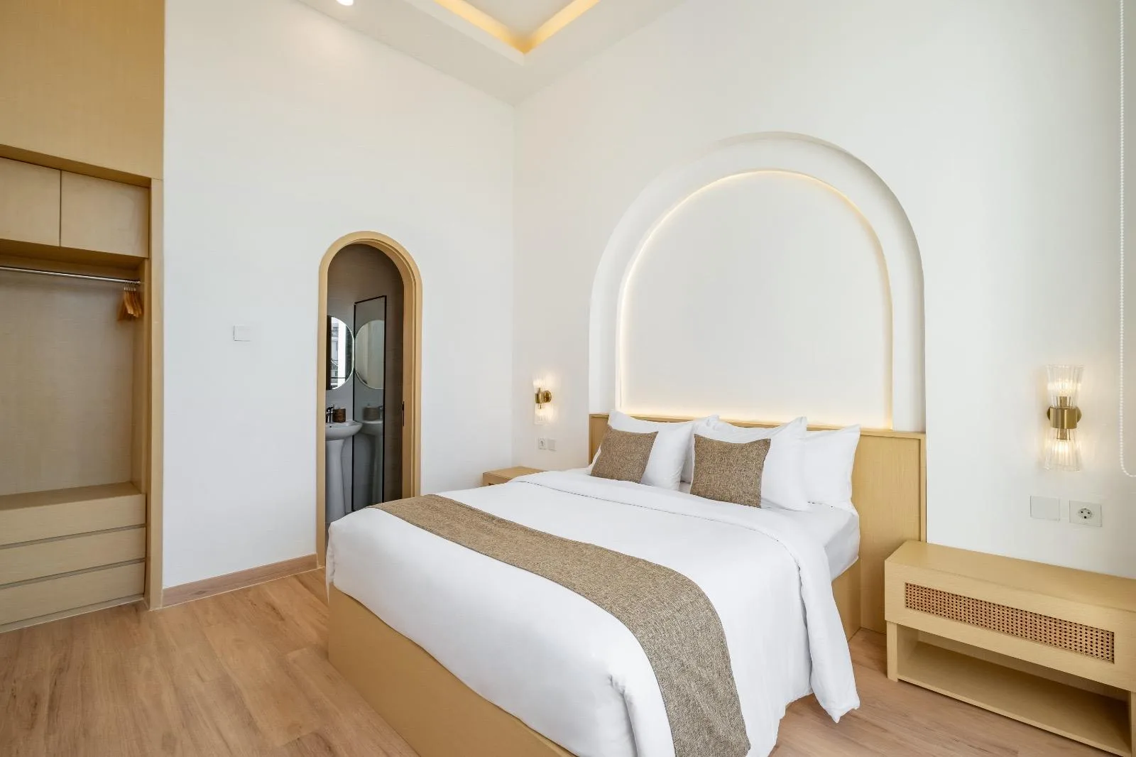 KEROBOKAN - KUTA UTARA | 3-BEDROOM PRIVATE POOL VILLA | 110 M2 LAND | 153 M2 BUILDING | FOR SALE | REF ID: DR0398