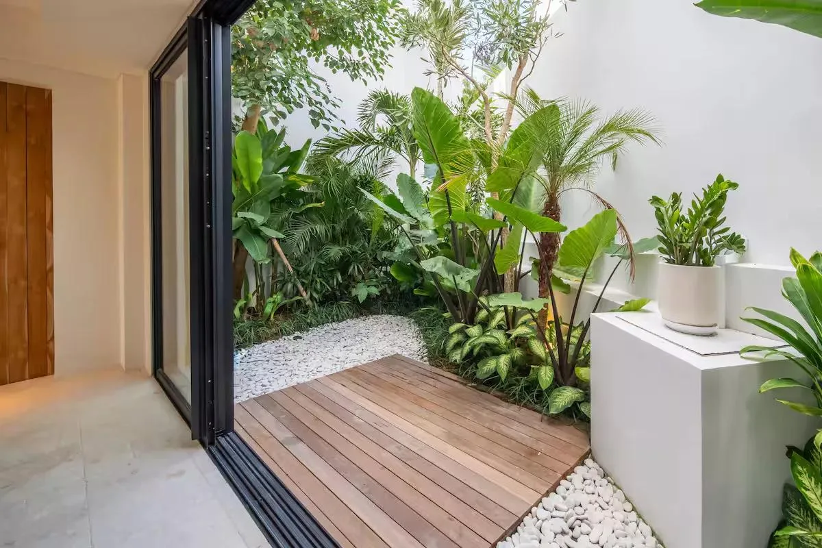 Leasehold 4 Bedroom Modern Contemporary Villa for Sale in Berawa Canggu