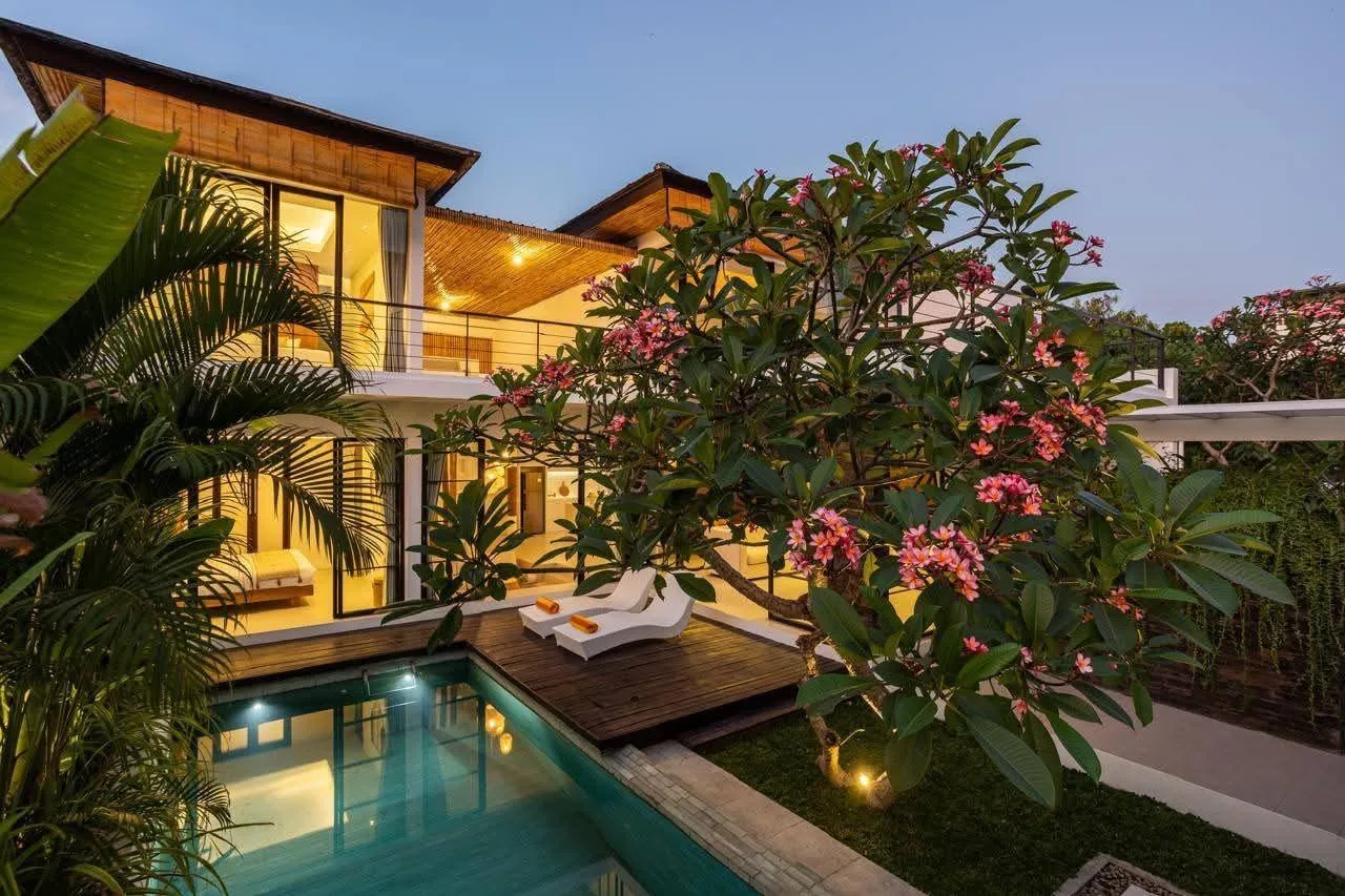 Freehold 3 Bedroom Beachside Villa for Sale in Batu Bolong Canggu