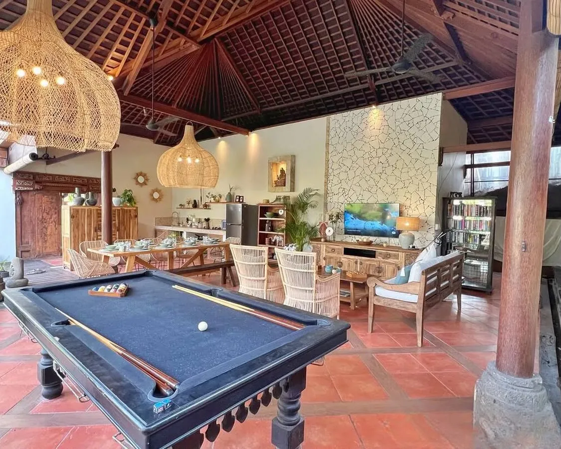 Leasehold 5 Bedroom Tropical Investment Villa for Sale in Seminyak Bali