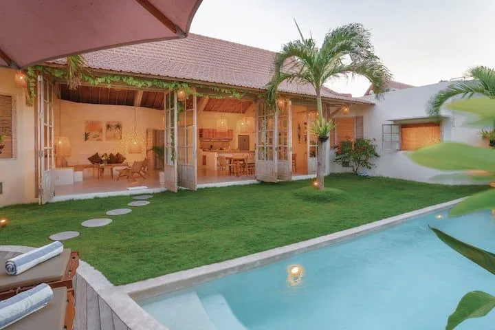 Cozy 4 Bedroom Villa Rent Umalas Bumbak: Secure Your Green Bali Haven Why This Fully Serviced Bumbak Property Is the Perfect Choice