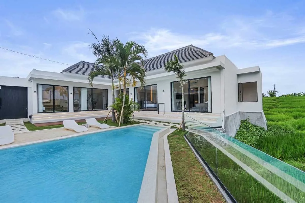 5 Bedroom Luxury Villa for Monthly Rent in Pererenan Pantai Lima