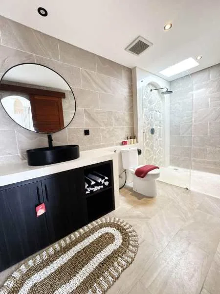 3-bedroom luxury tropical villa Rental and Leasehold Opportunity in Tibubeneng Canggu