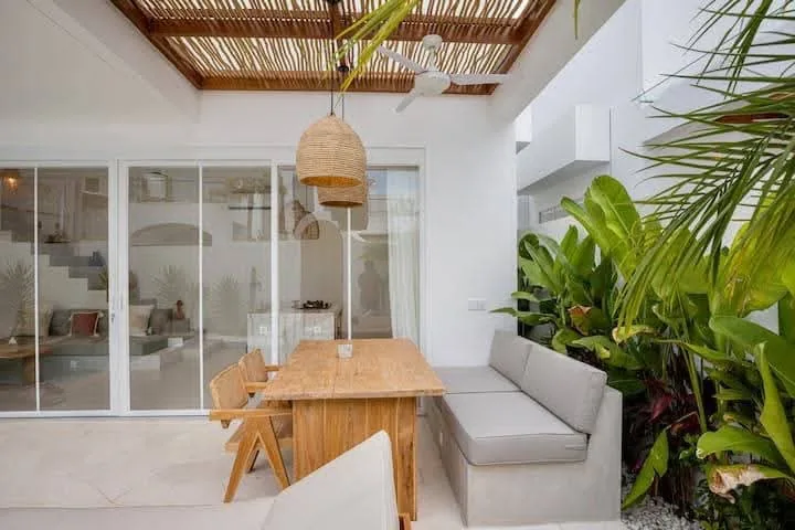 Yearly 4 Bed Mediterranean Luxury Beach Villa in Batu Bolong Bali