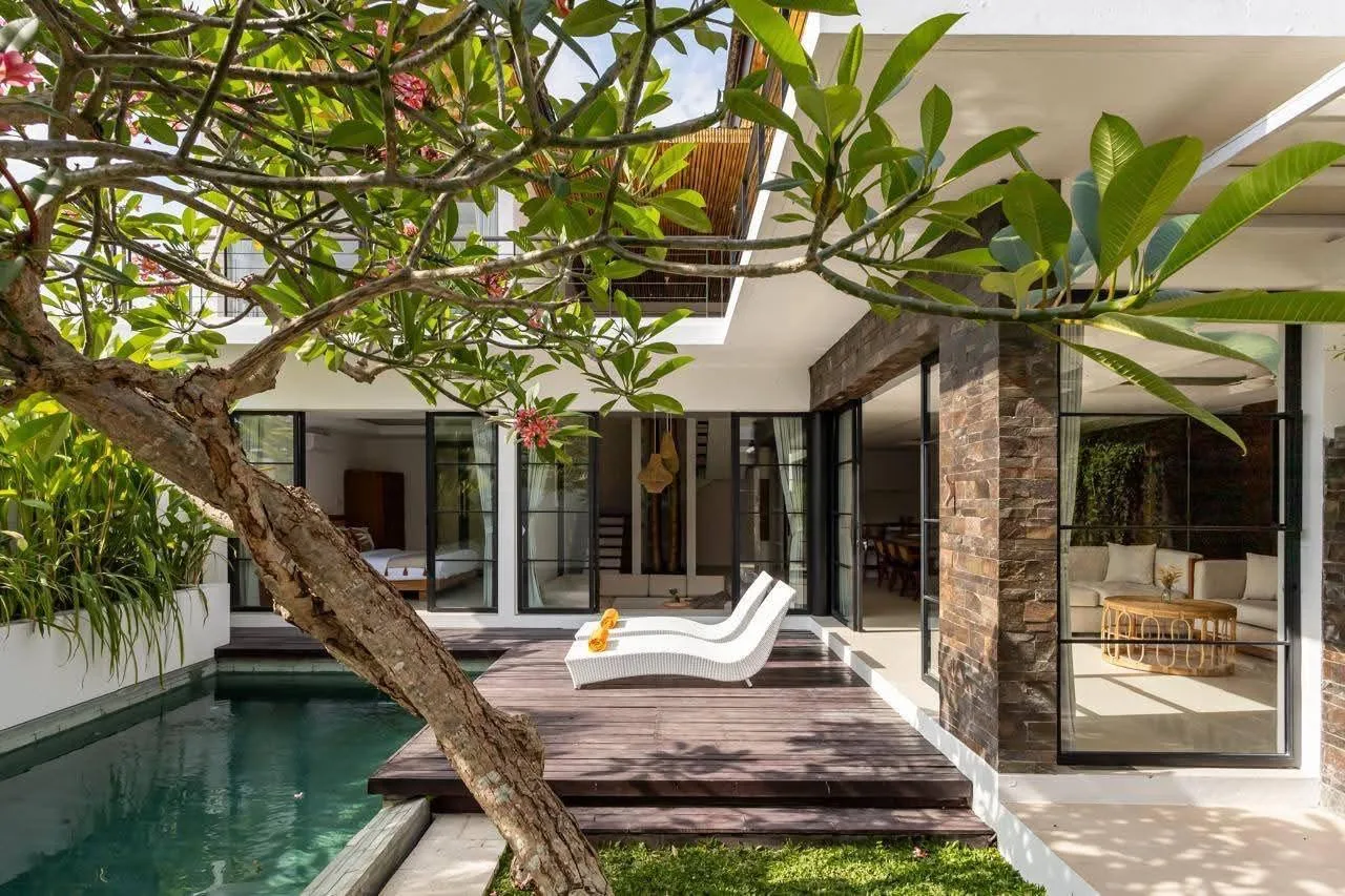 Freehold 3 Bedroom Beachside Villa for Sale in Batu Bolong Canggu