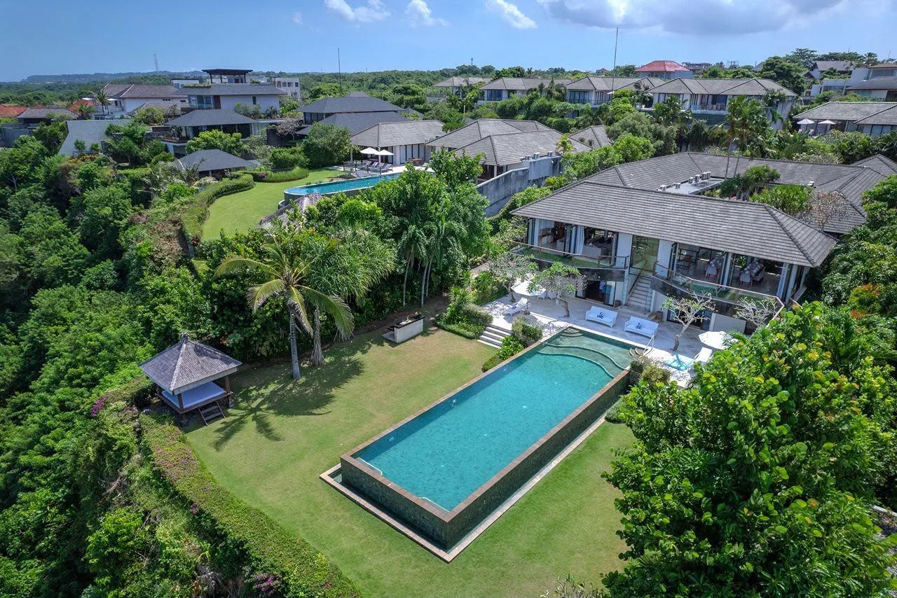 ULUWATU | 6-BEDROOM CLIFFFRONT LUXURY VILLA | FOR SALE | REF ID: DR0447