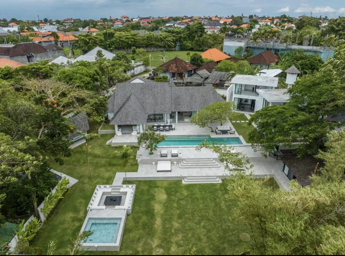 Umalas 5-Bedroom Luxury Villa: Premium Monthly Rental with Sunset and Rice Field Views