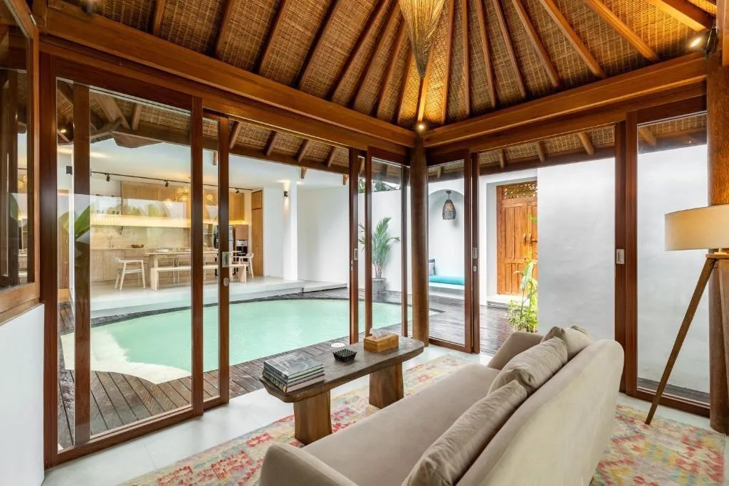 BERAWA - CANGGU | 3-BEDROOM VILLA | 183 M2 LAND | 170 M2 BUILDING | FREEHOLD | FOR SALE | REF ID: DR0408