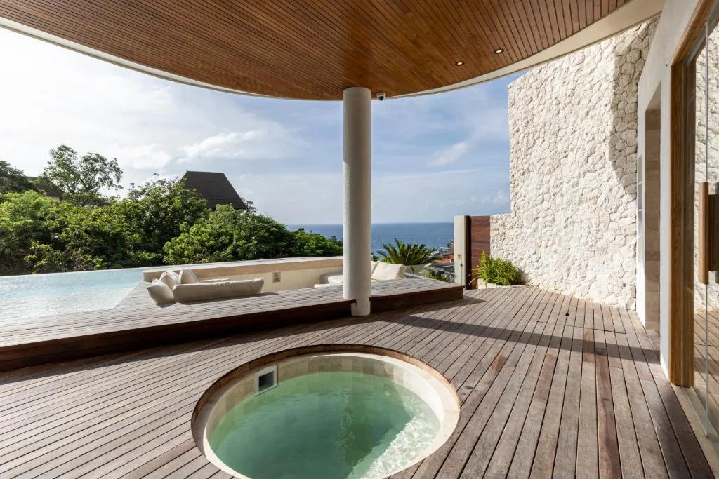 ULUWATU | 5-BEDROOM LUXURY CLIFFSIDE VILLA | FREEHOLD | REF ID: DR0449