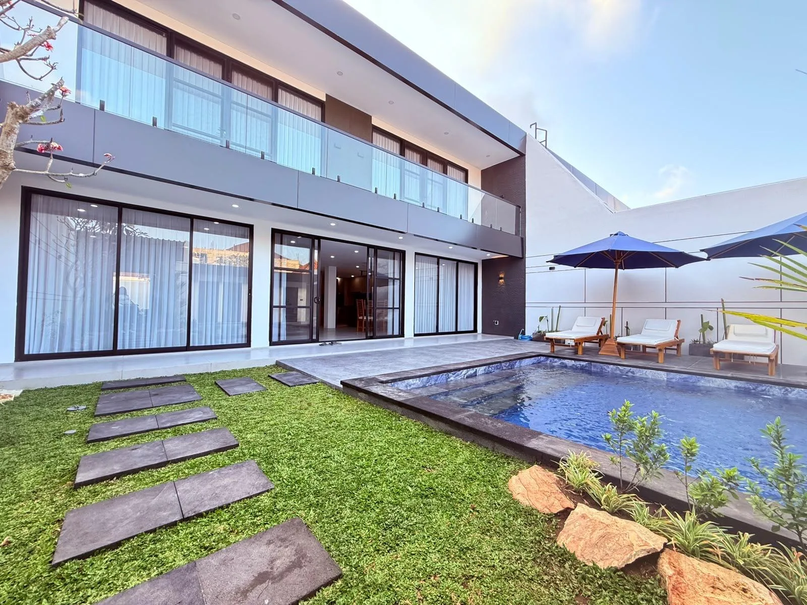 SEMINYAK | 3-BEDROOM LUXURY VILLA | FOR SALE | FREEHOLD | REF ID: DR0424