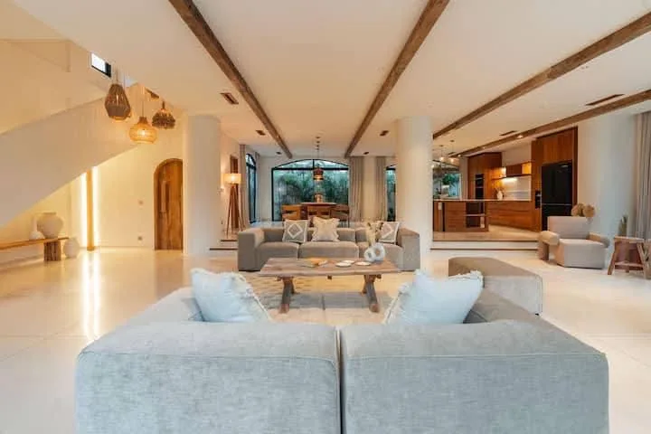 Monthly Fully Serviced 4 Bedroom Luxury Rental Villa in Berawa Canggu