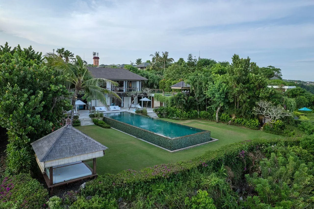 ULUWATU | 6-BEDROOM CLIFFFRONT LUXURY VILLA | FOR SALE | REF ID: DR0447