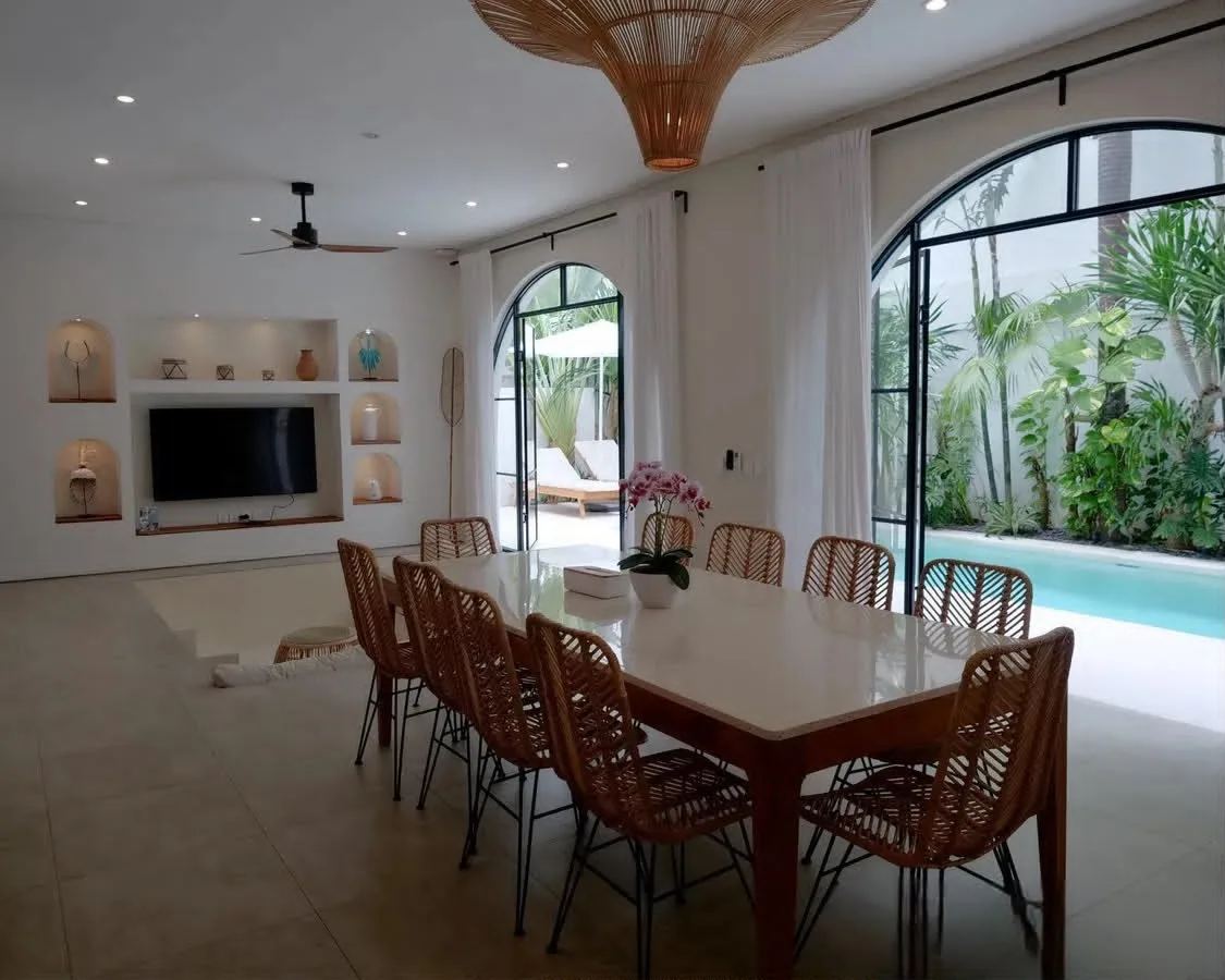 Freehold 6 Bedroom Luxury Villa for Sale in Umalas Bali
