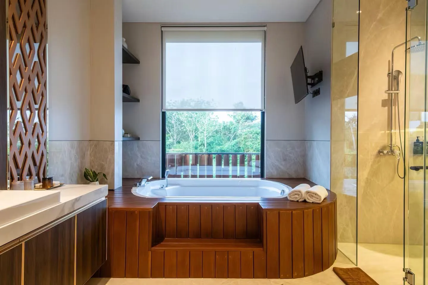 UNGASAN | 6-BEDROOM LUXURY VILLA | PANORAMIC OCEAN & CITY VIEWS | FREEHOLD | REF ID: DR0440