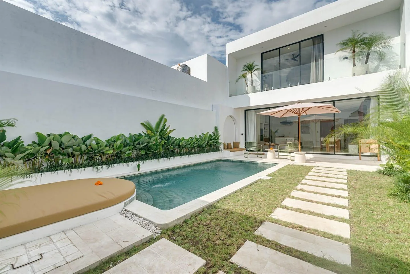 Smart Modern 3-Bedroom Private Living Villa in Tumbak Bayuh, Pererenan Area