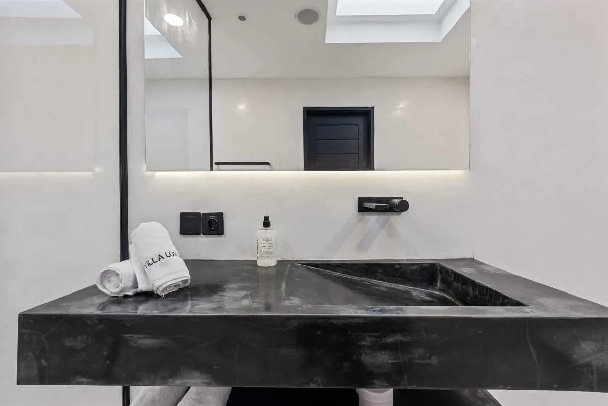 5 Bedroom Luxury Villa for Monthly Rent in Pererenan Pantai Lima
