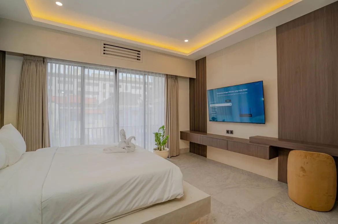 Monthly and Yearly 3 Bedroom Rental Villa in Prime Seminyak Bali