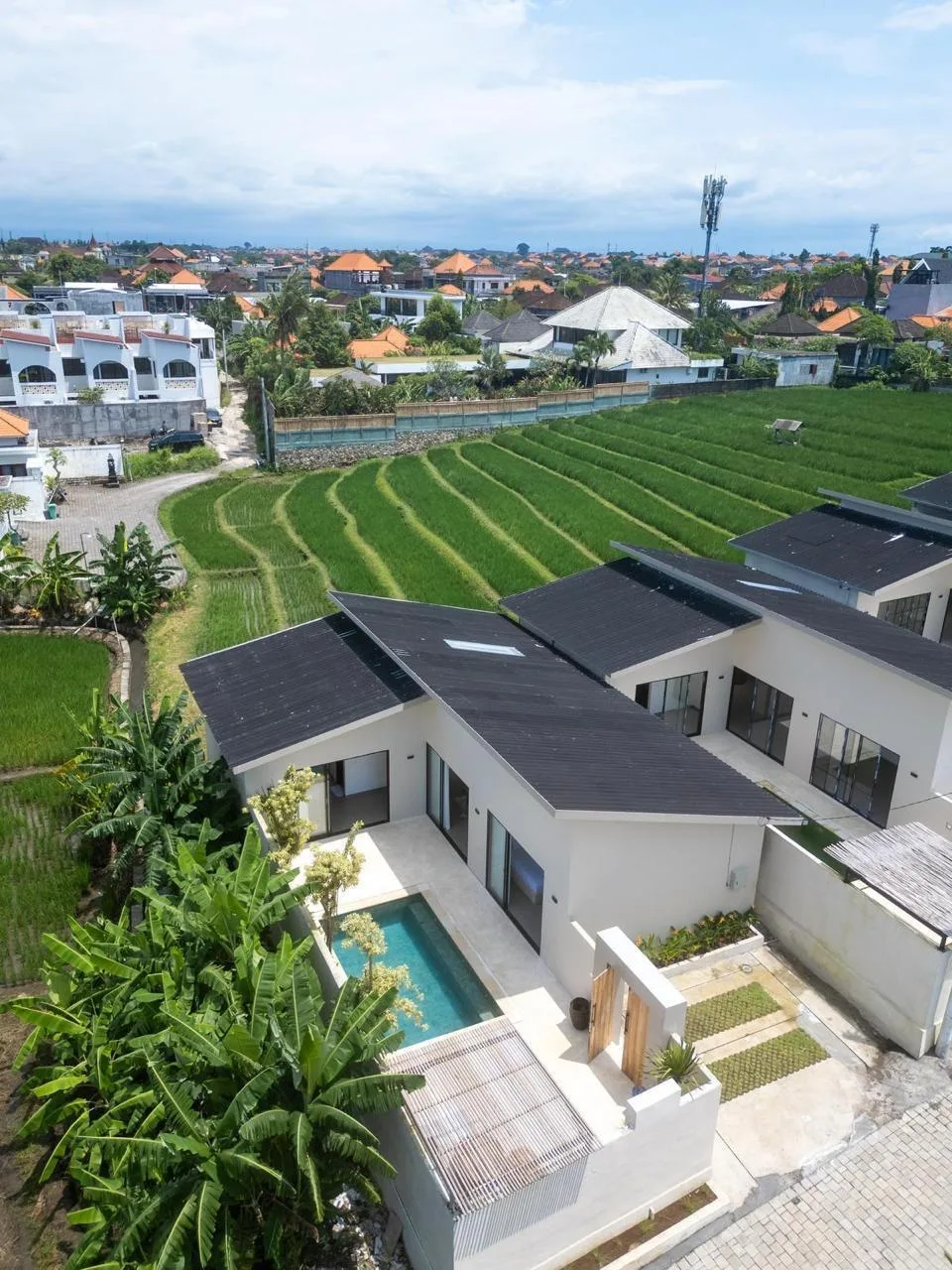 Charming 2-Bedroom Leasehold Villa in Padonan: Serene Rice Field and Sunset Views