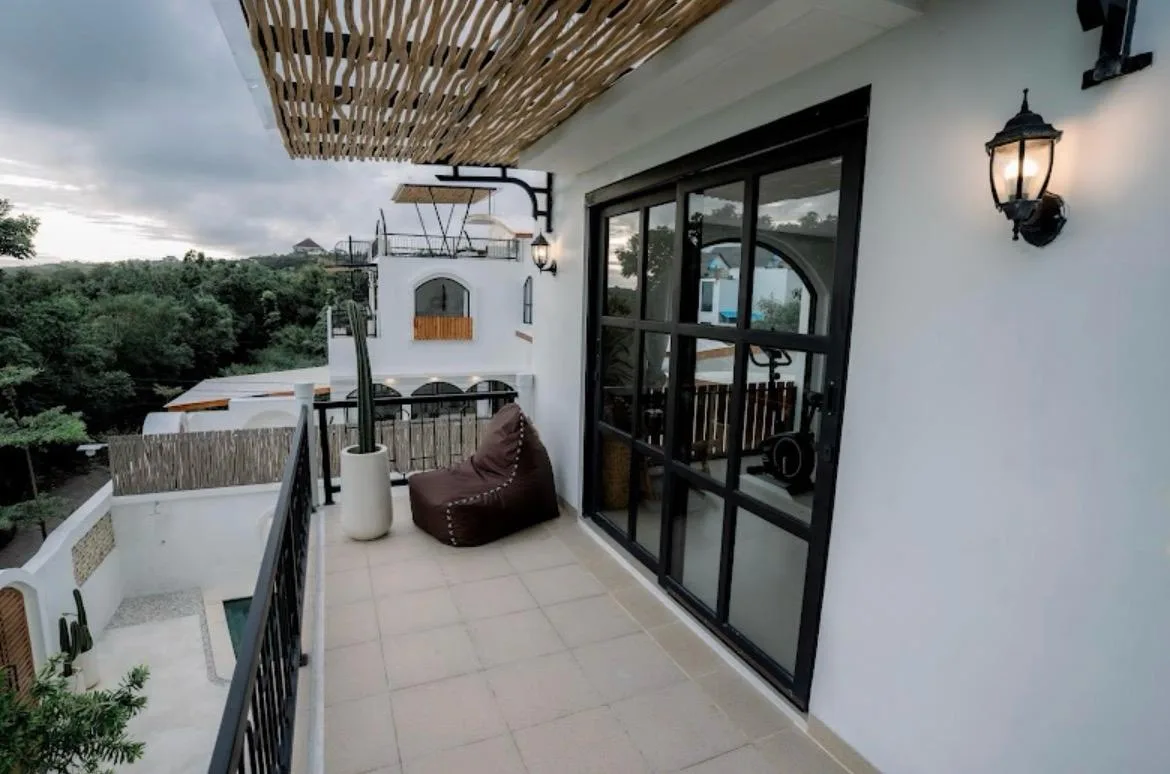 Modern 3 Bedroom Tropical Villa for Sale in Ungasan with Rooftop Ocean View Enjoy Fine Dining