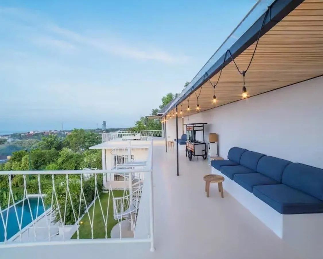 Freehold 6 Bedroom Luxury Estate with Tennis Court for Sale in Uluwatu