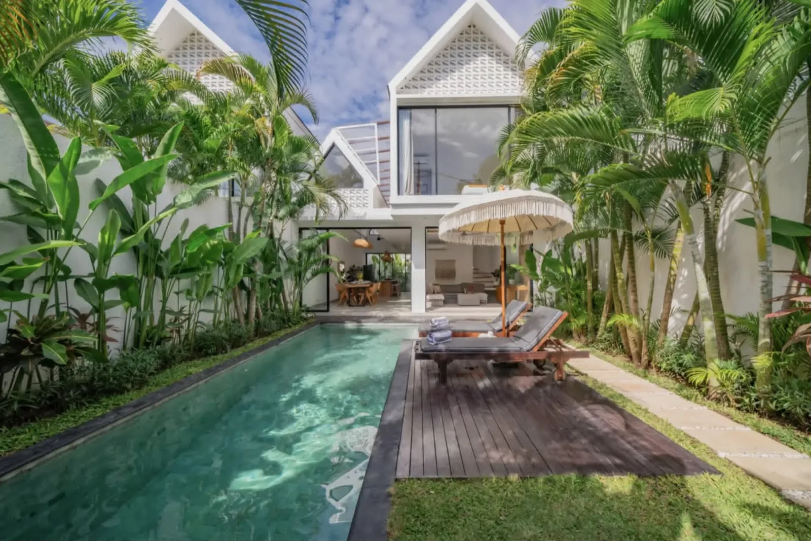 Leasehold 3 Bedroom Turnkey Luxury Villa for Sale in Berawa Canggu