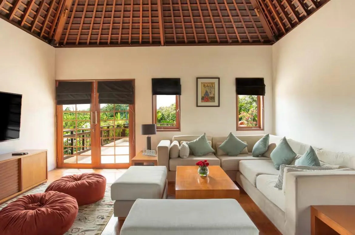 Freehold 6 Bedroom Luxury Estate for Sale in Berawa Canggu