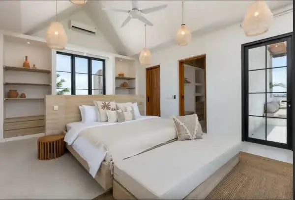 Leasehold 3 Bedroom Stylish Luxury Villa for Sale in Berawa Canggu