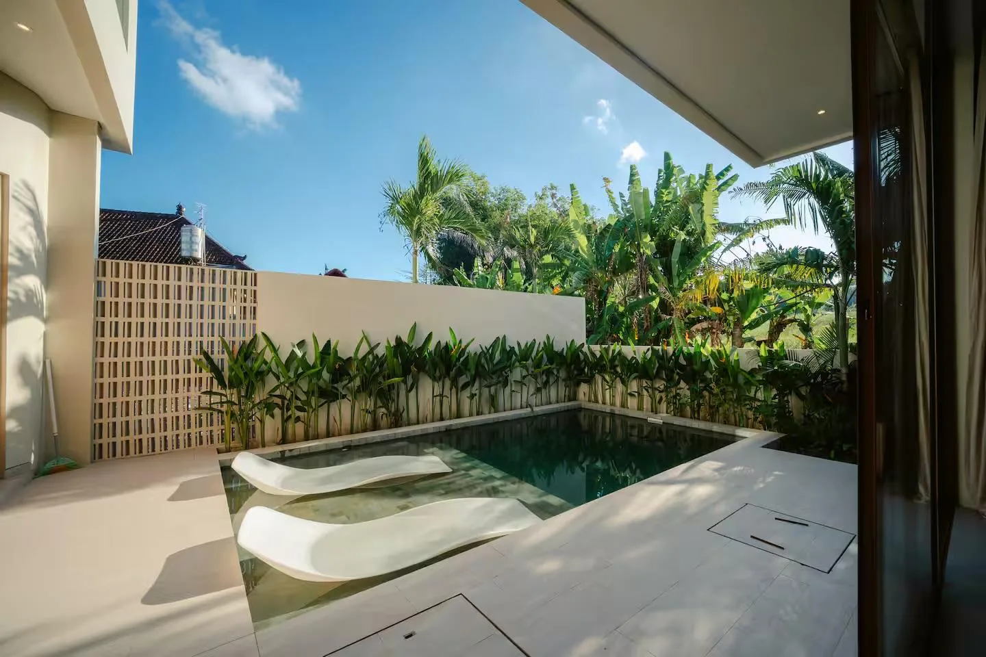 Contemporary 2-Bedroom New Build Villa in Seseh with Serene Rice Field Views