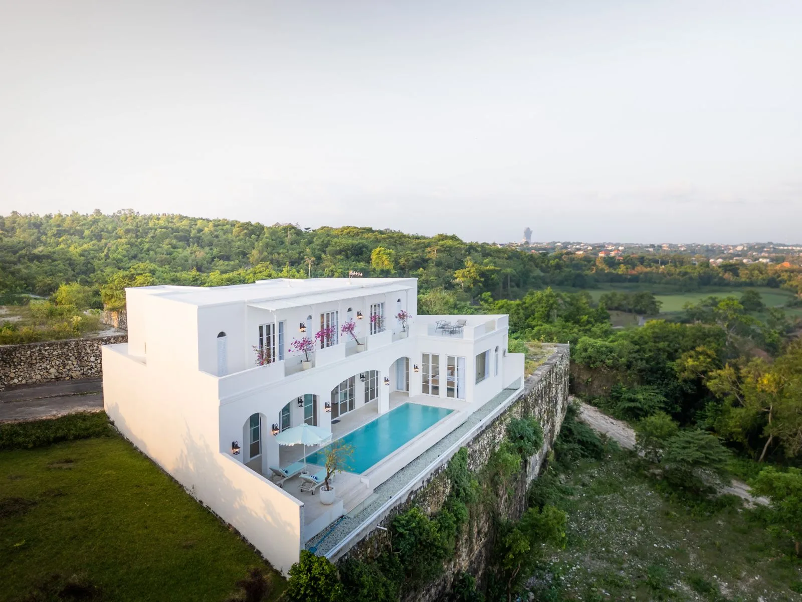 4 Bedroom Luxury Villa for Rent in Premium Ungasan Location with Ocean Views and Private Pool