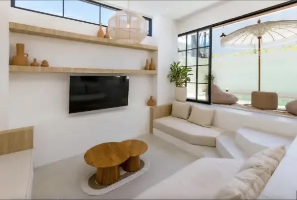 Leasehold 3 Bedroom Stylish Luxury Villa for Sale in Berawa Canggu