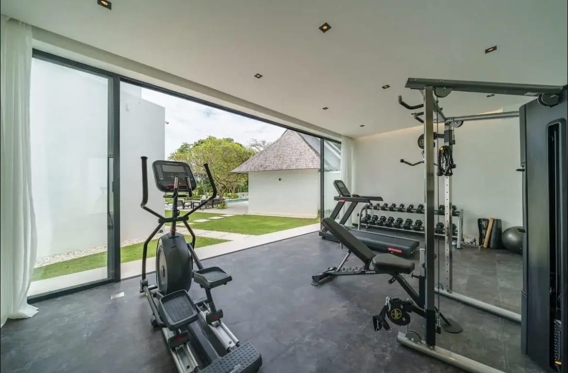 Umalas 5-Bedroom Luxury Villa: Premium Monthly Rental with Sunset and Rice Field Views