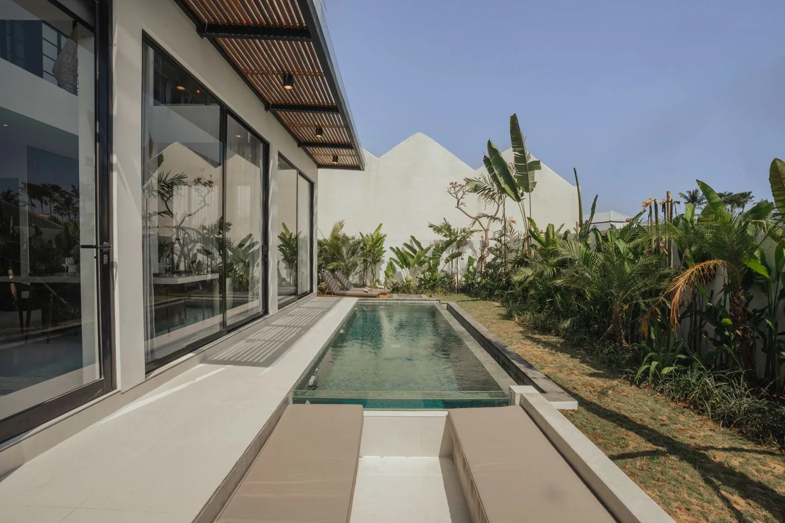 Elegant 4 Bedroom Luxury Villa For Rent Steps From Pererenan Beach