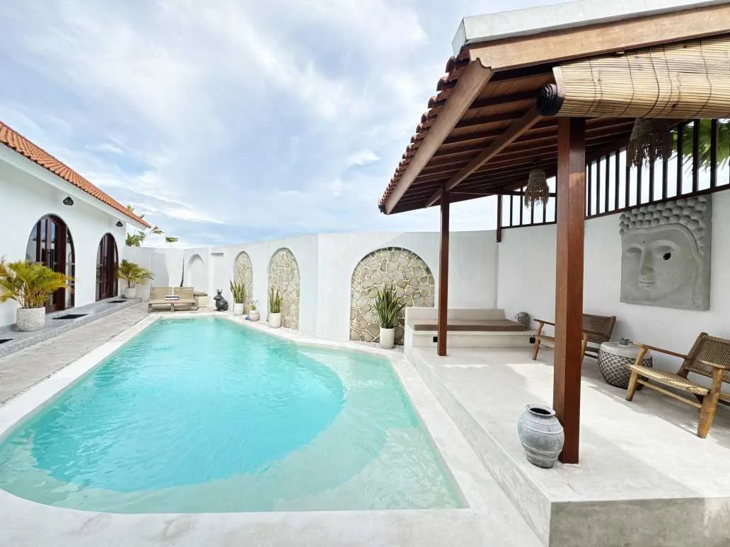 3-bedroom luxury tropical villa Rental and Leasehold Opportunity in Tibubeneng Canggu