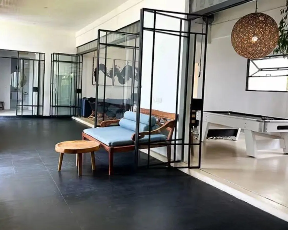 Freehold 6 Bedroom Luxury Estate with Tennis Court for Sale in Uluwatu