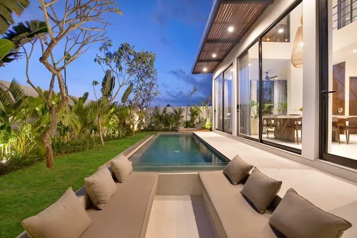 Daily 4 Bedroom Luxury Rental Villa in Pererenan Beachside Bali