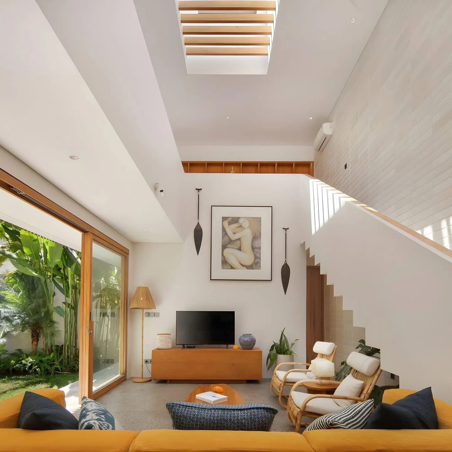 Contemporary 3 Bed Lease Villa for Sale in Berawa Bali