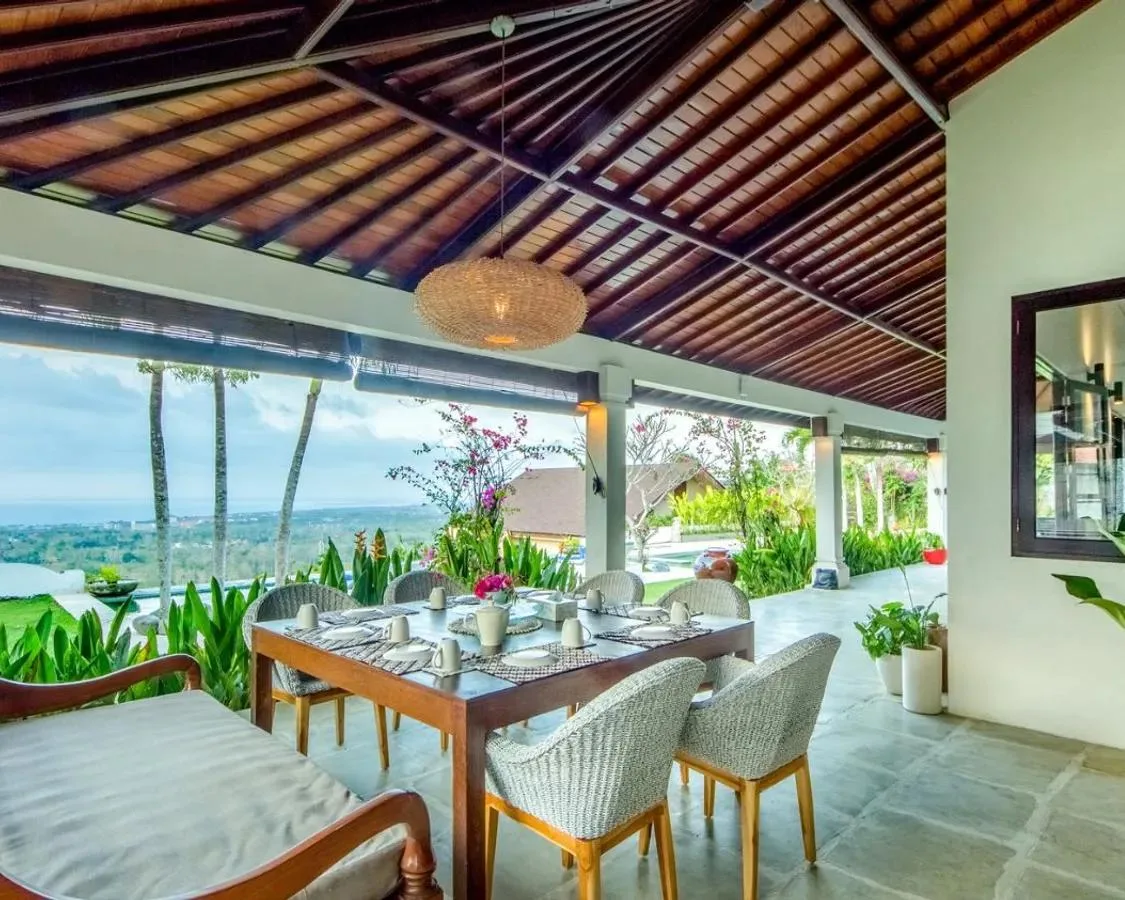 Freehold 5 Bedroom Luxury Ocean View Villa for Sale in Pecatu Uluwatu