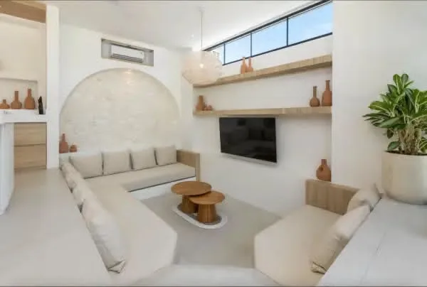 Leasehold 3 Bedroom Stylish Luxury Villa for Sale in Berawa Canggu