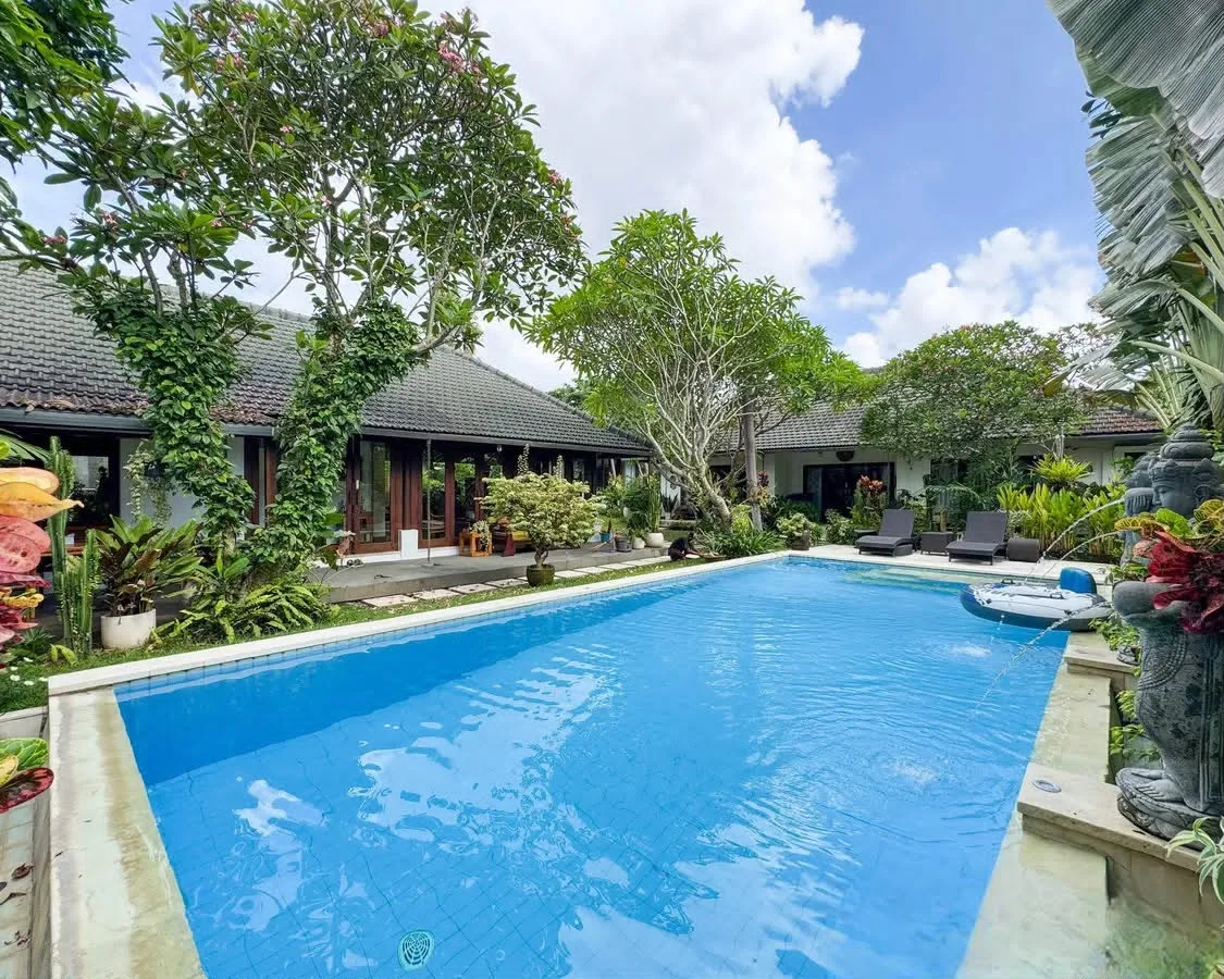Freehold 5 Bedroom Spacious Tropical Villa for Sale in Umalas Bali