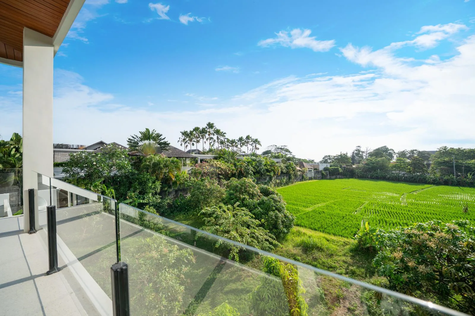 Luxury 3 Bedroom Beachside Rental Villa in Berawa Bali
