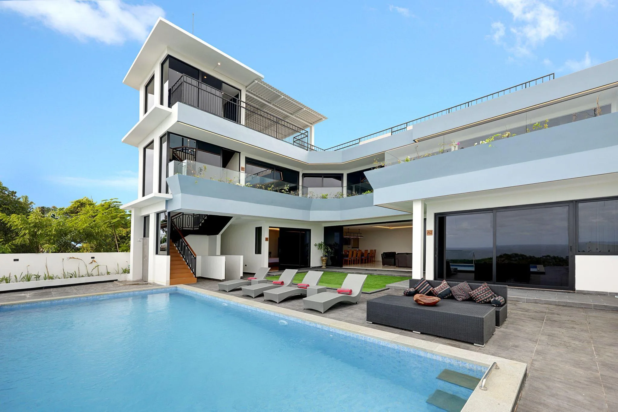 Freehold 6 Bedroom Ocean View Wedding Villa for Sale in Uluwatu