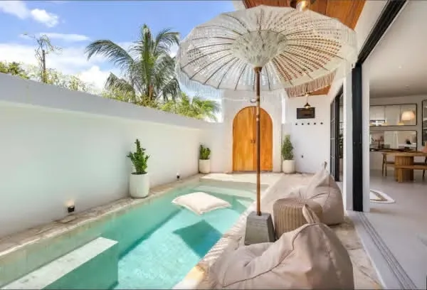 Leasehold 3 Bedroom Stylish Luxury Villa for Sale in Berawa Canggu
