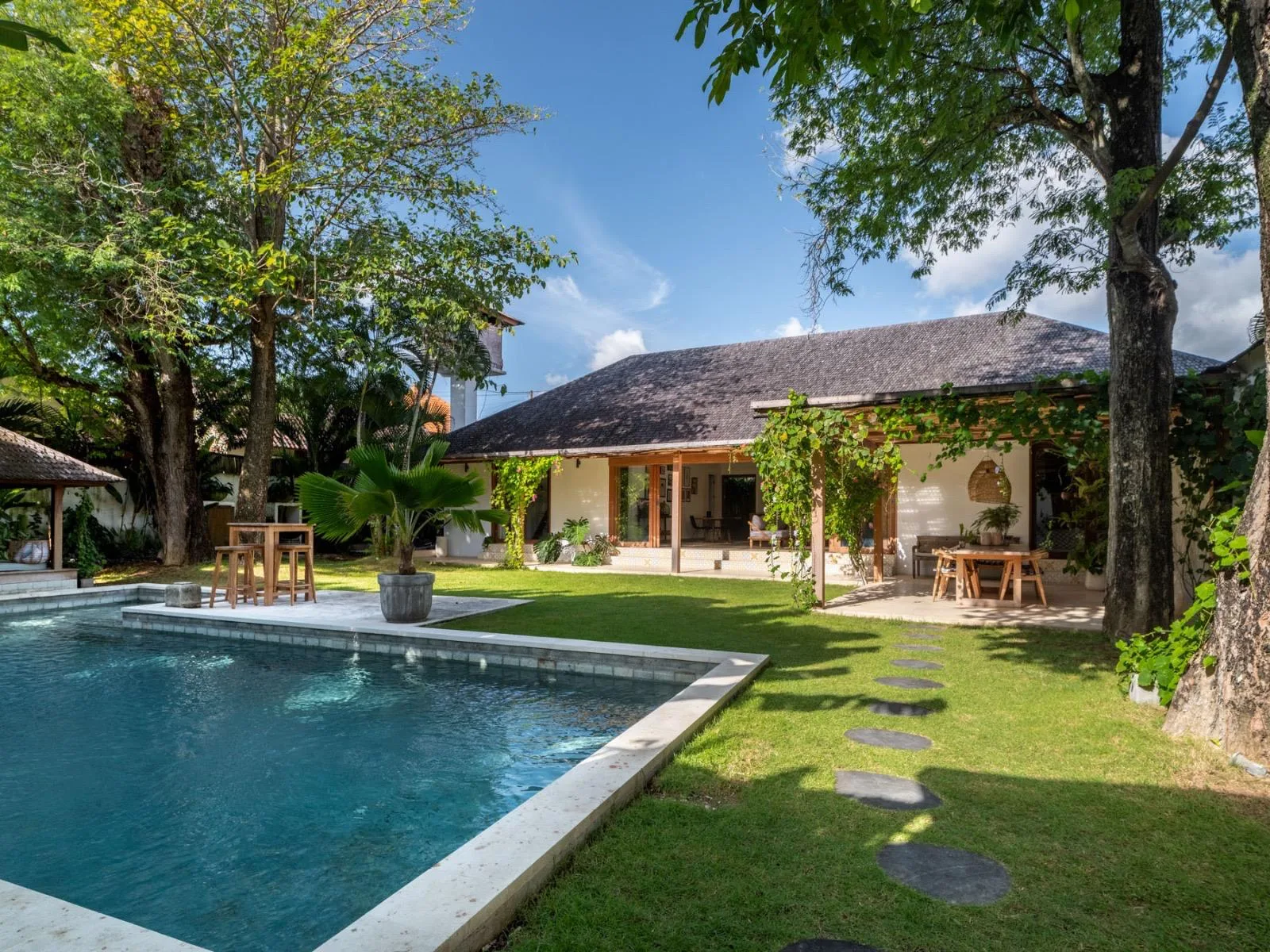 Leasehold 5 Bedroom Family Villa for Sale in Umalas Bali