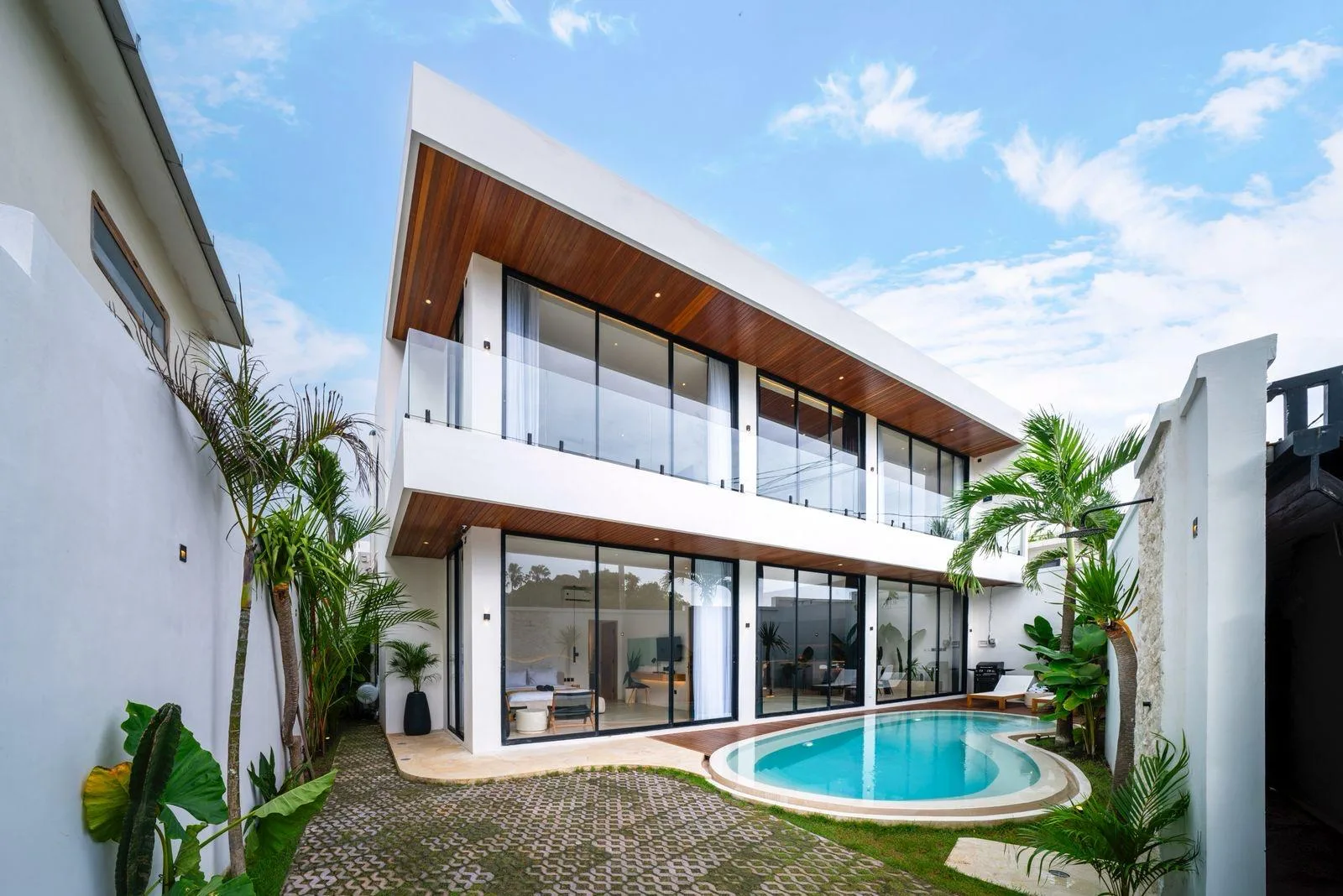 Modern 3 Bedroom Rental and Leasehold Villa for Sale in Canggu Bali