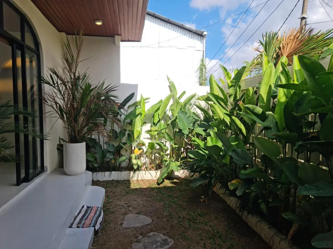 SEMINYAK - KUTA | 4-BEDROOM BRAND LUXURY VILLA | 300 M2 LAND | 390 M2 BUILDING | FREEHOLD | FULLY FURNISHED | REF ID: DR0406