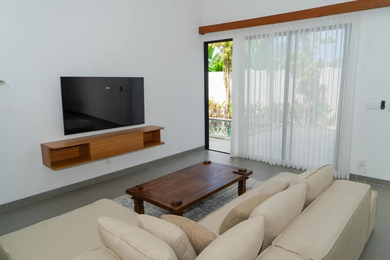 Charming 2-Bedroom Leasehold Villa in Padonan: Serene Rice Field and Sunset Views