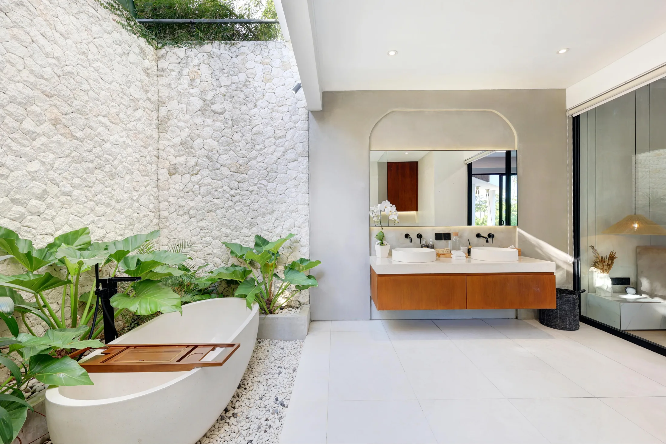 Pererenan 5-Bedroom Luxury Villa: Beachside Living Built for Wellness
