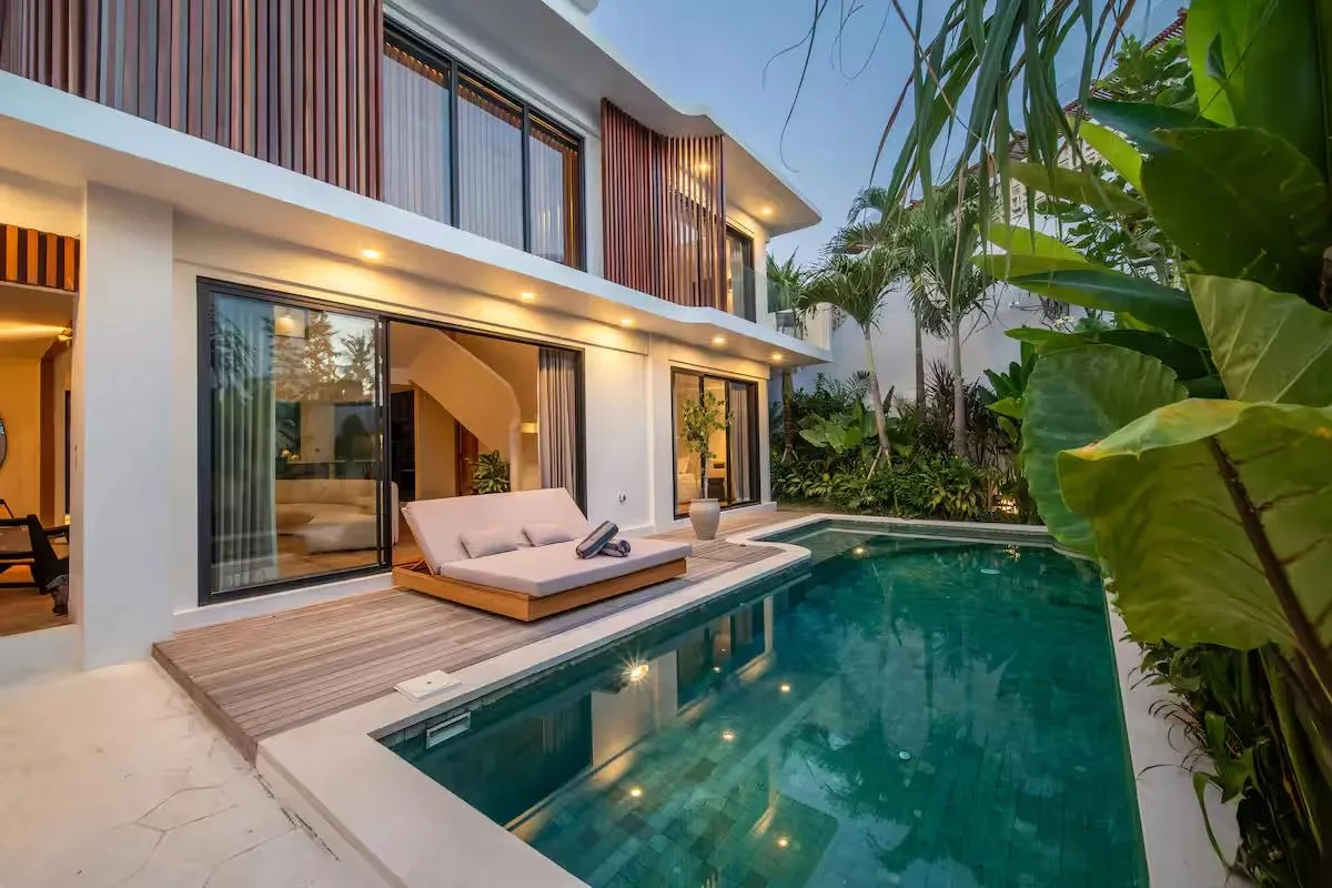 Leasehold 4 Bedroom Modern Contemporary Villa for Sale in Berawa Canggu
