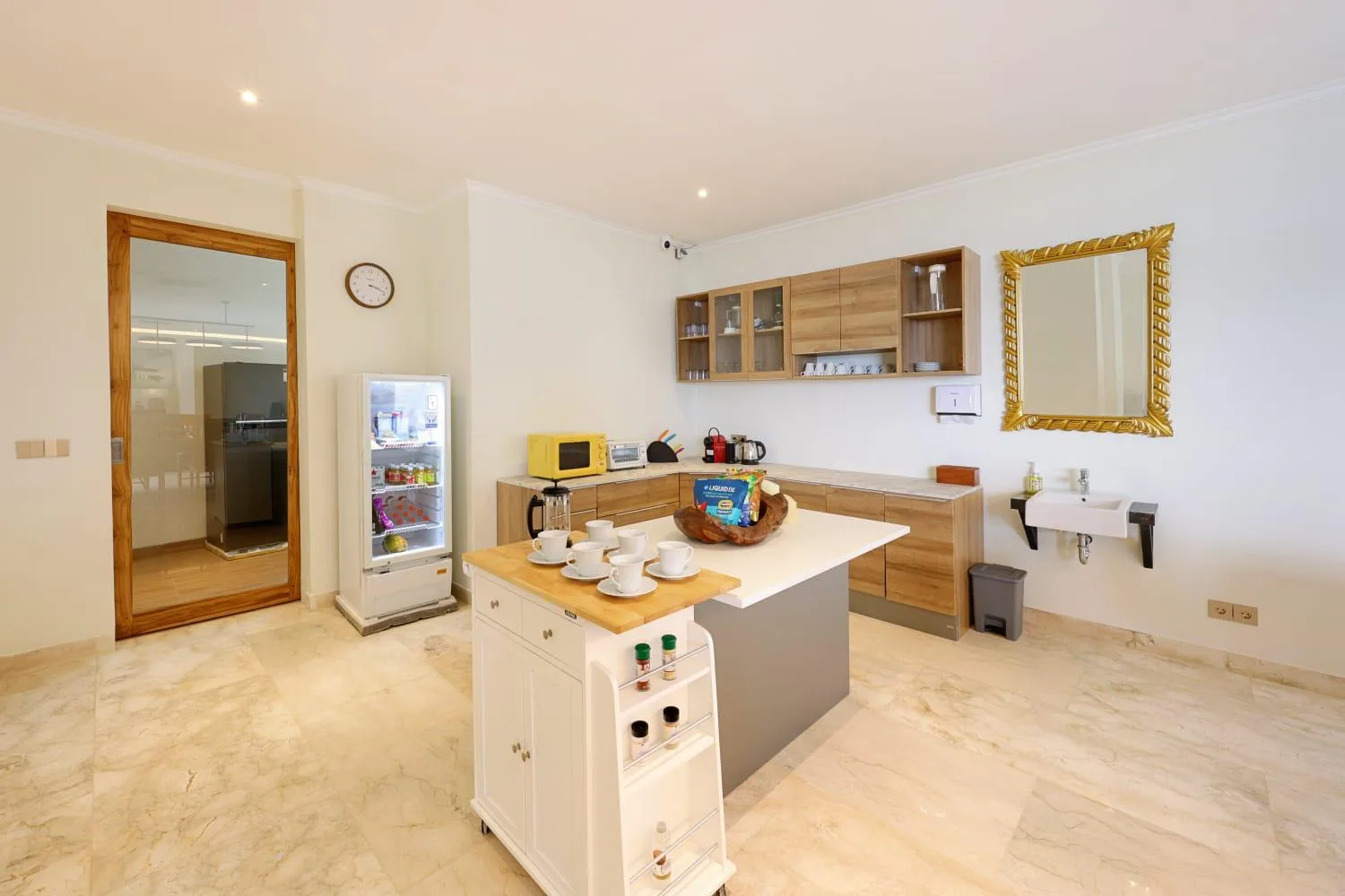 Freehold 6 Bedroom Ocean View Wedding Villa for Sale in Uluwatu
