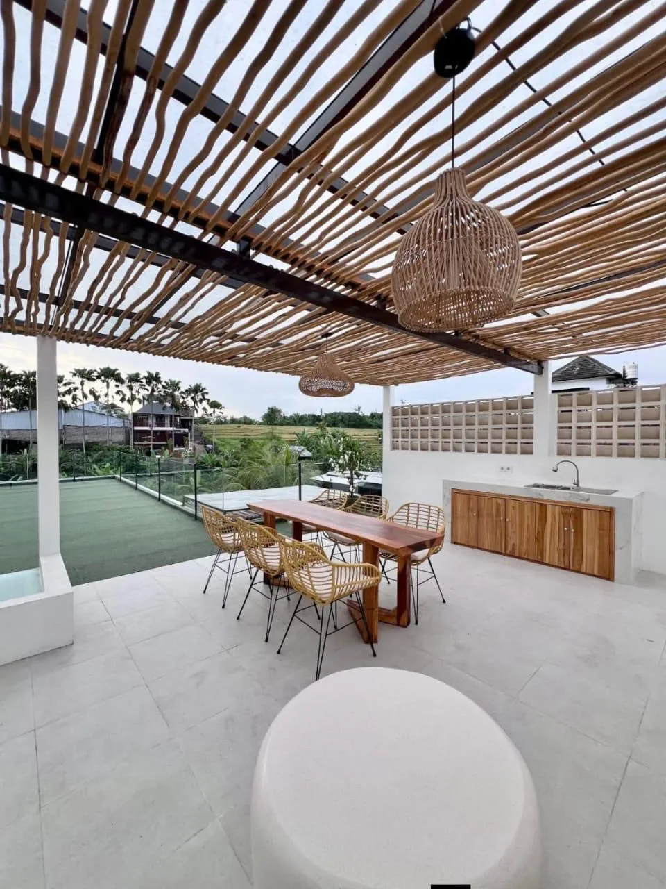 Tumbak Bayuh 2-Bedroom Luxury Villa: Prime Location with Private Gym and Sauna